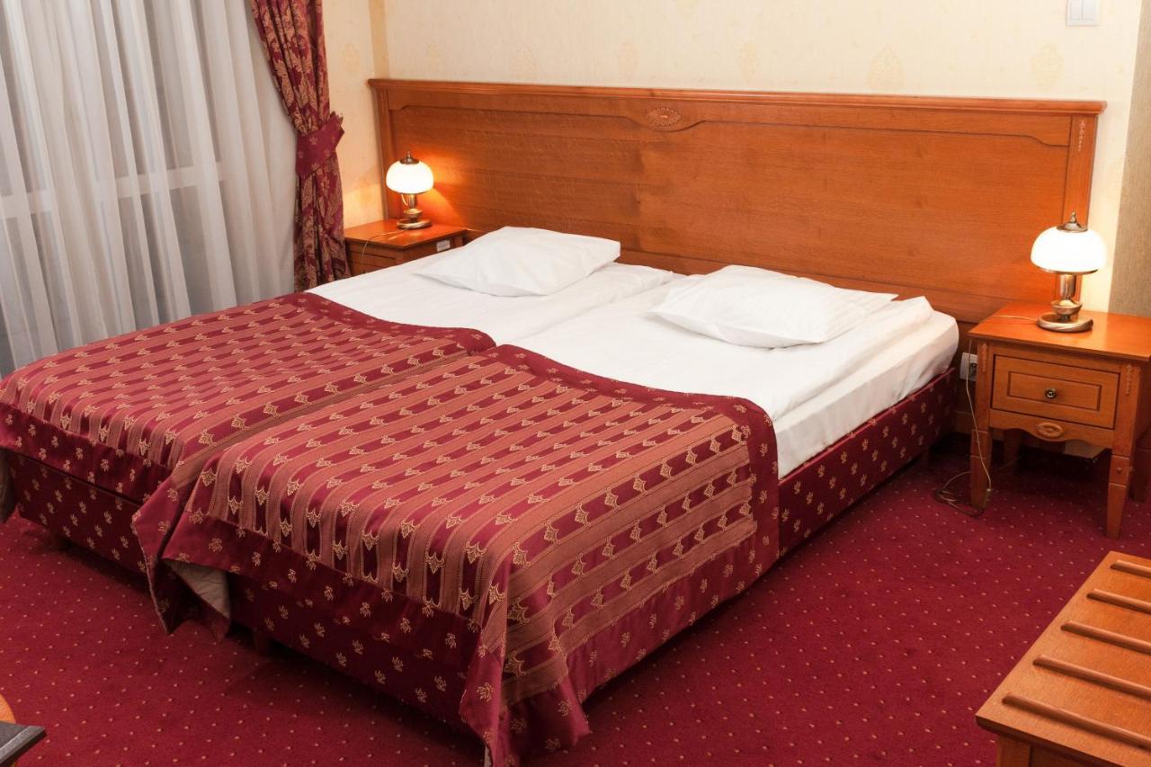 Hotel Korona Сандомир Екстериор снимка