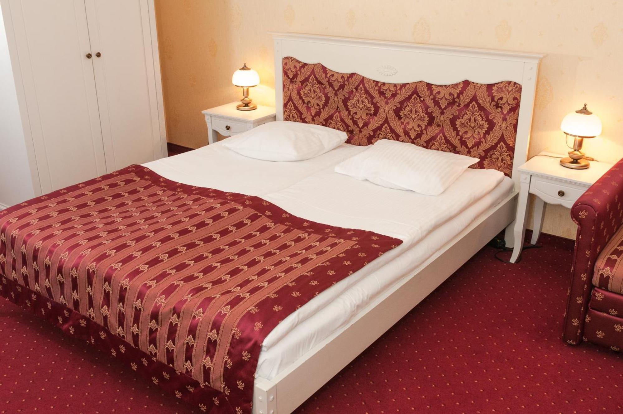 Hotel Korona Сандомир Екстериор снимка