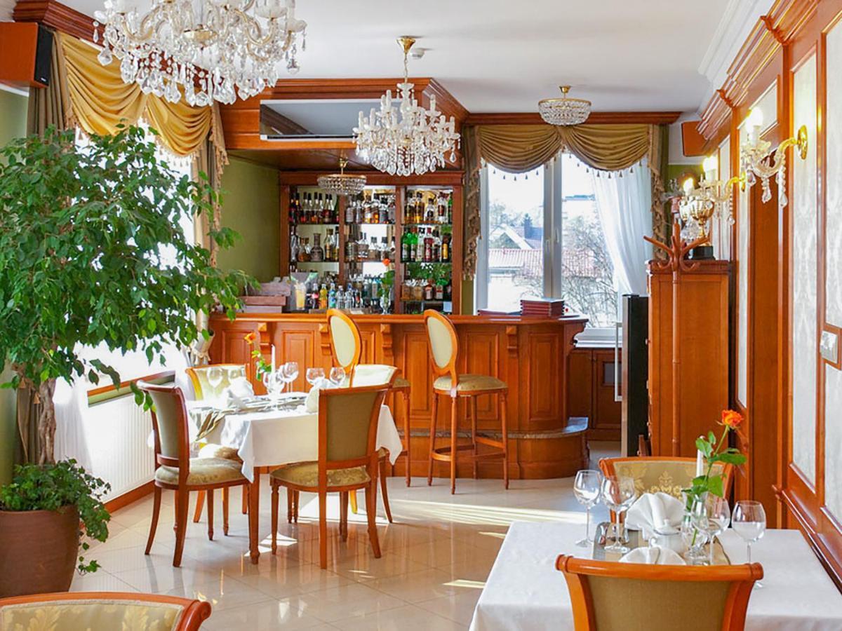 Hotel Korona Сандомир Екстериор снимка