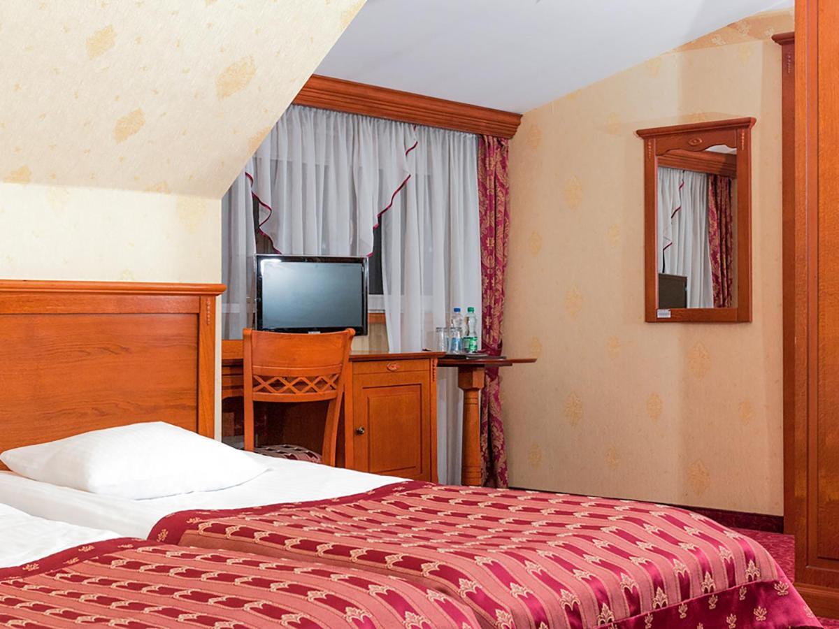 Hotel Korona Сандомир Екстериор снимка