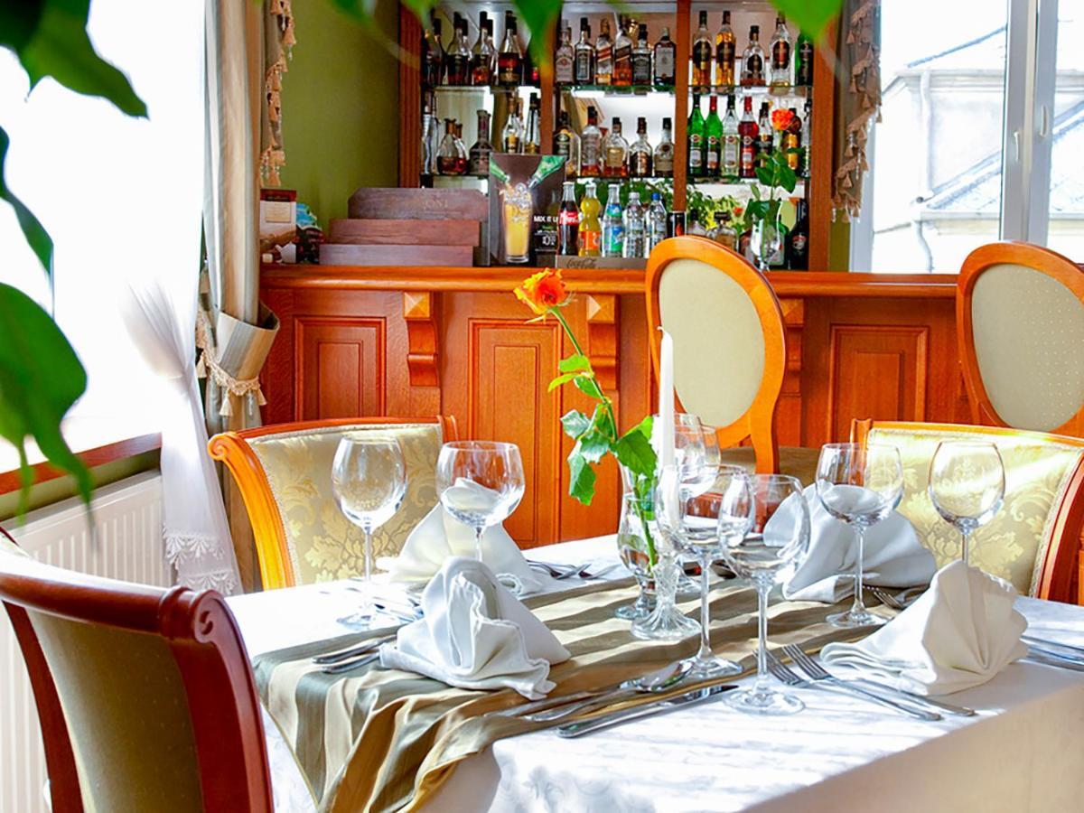 Hotel Korona Сандомир Екстериор снимка