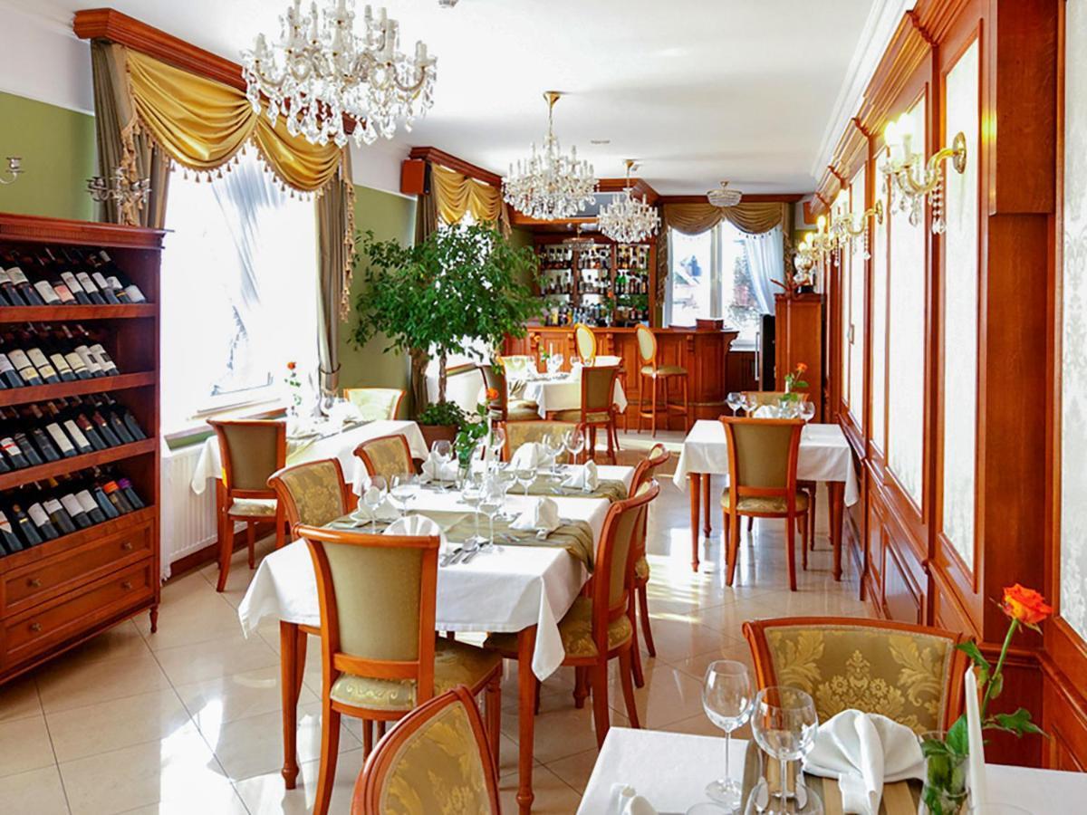 Hotel Korona Сандомир Екстериор снимка