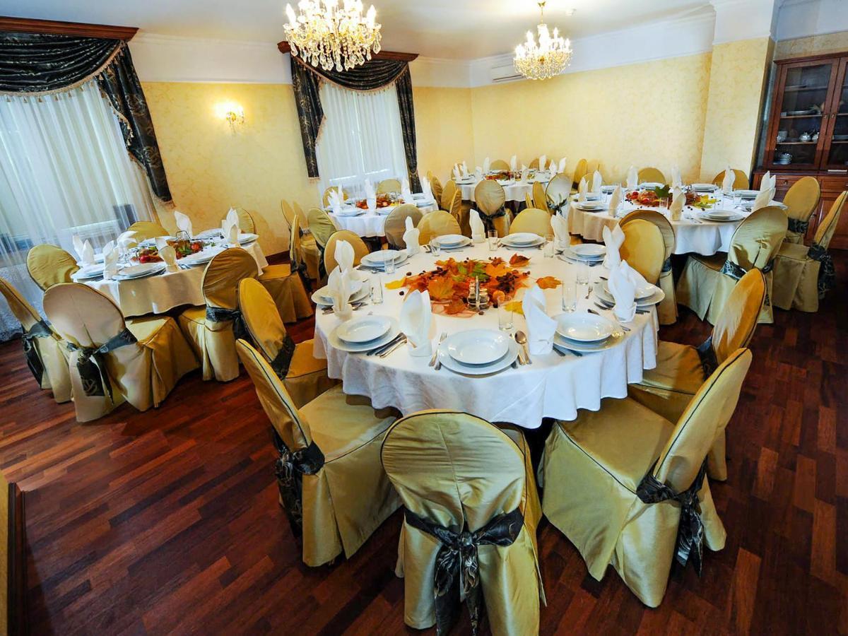 Hotel Korona Сандомир Екстериор снимка